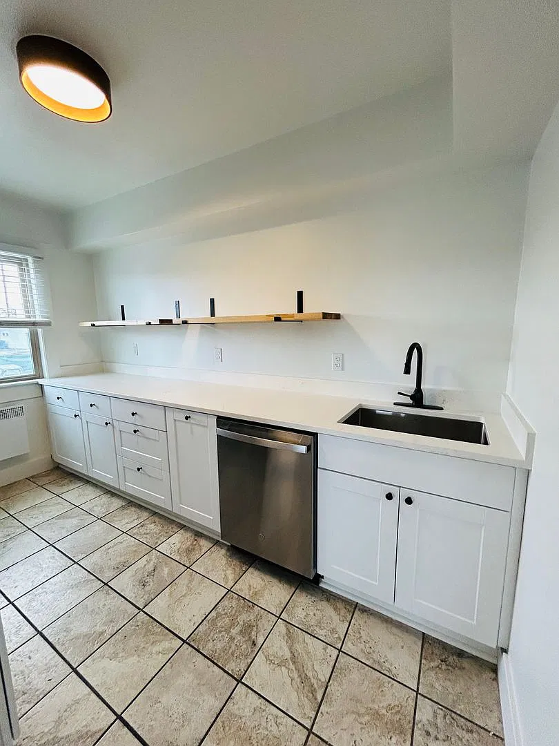 Canal Apartments — Photo 3