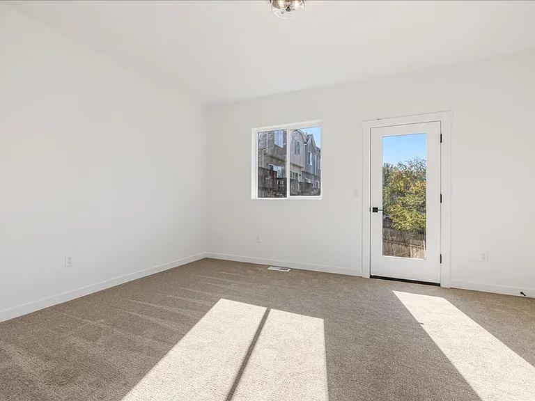 5860 SE 18th St — Photo 16