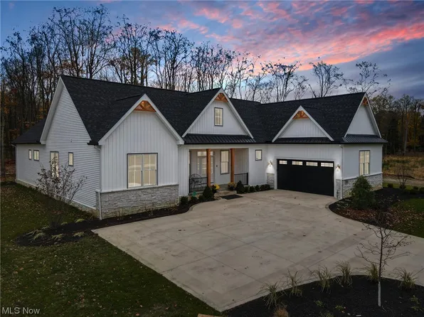 31300 White Rd, Willoughby Hills, OH 44092