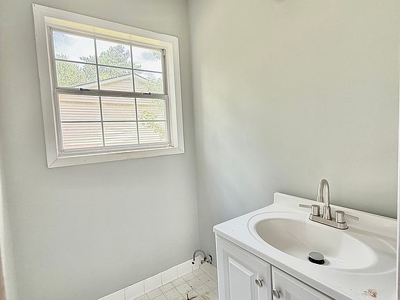 5th image of 2289 Aurie Dr