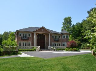 10 August Lane, Old Westbury, NY 11568