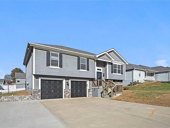 3rd image of 1006 Buttercup St