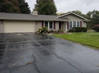 11321 N Country View Dr, Mequon, WI 53092