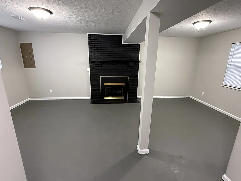 Crestview Dr — Photo 10