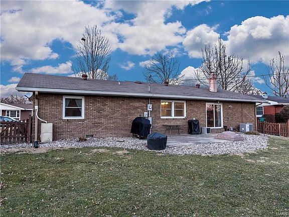 4th image of 16 Black Oak Dr
