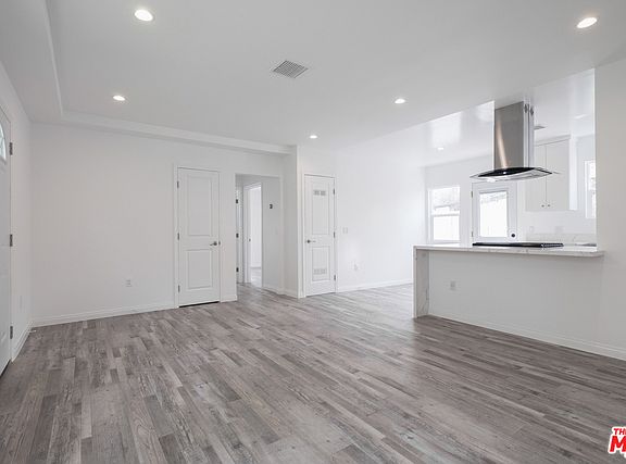 2nd image of 134 S Cordova St #B