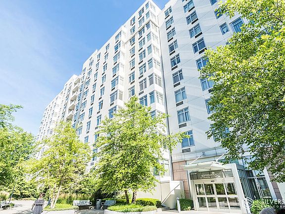 4th image of 40-26 College Point Blvd Unit 1607