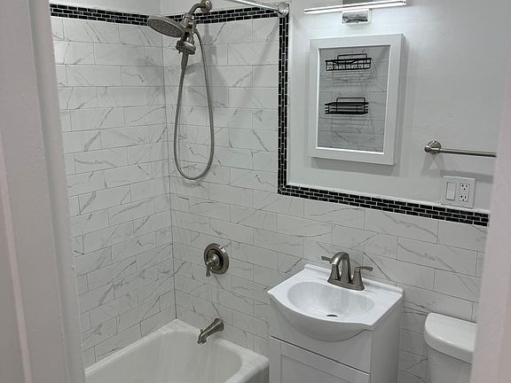 3rd image of 1144 Lydig Ave APT 6A