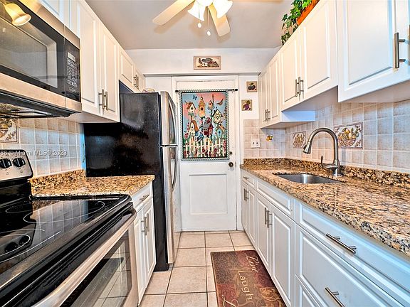 3rd image of 1395 NE 167th St APT 204