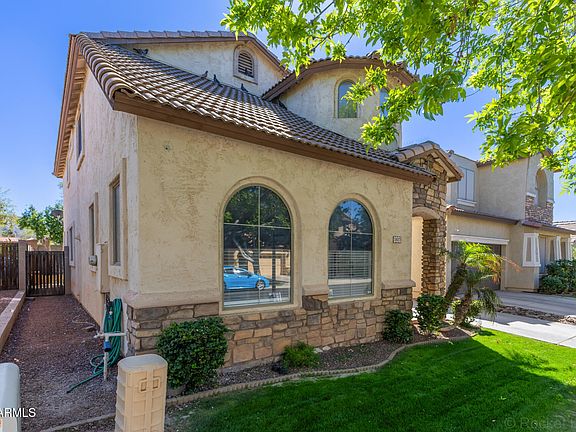 3rd image of 1817 E DONNER Drive