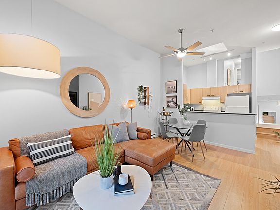 5th image of 3477 Commercial St #26