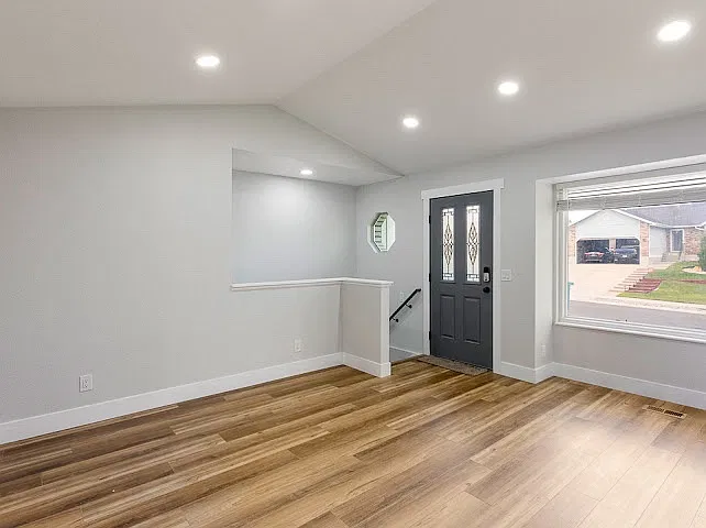 S Azure Meadow Dr, Salt Lake City — Photo 2