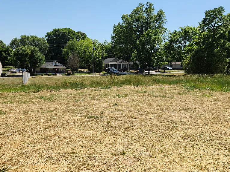 1818 E Greenbriar Rd — Photo 14