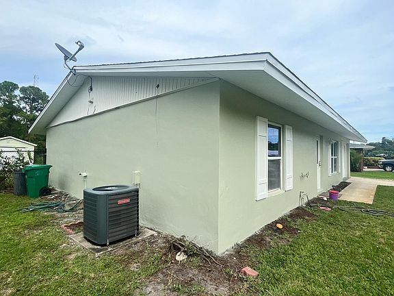 2nd image of 249 SW Lucero Dr