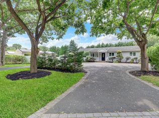 466 W 4th St, West Islip, NY 11795