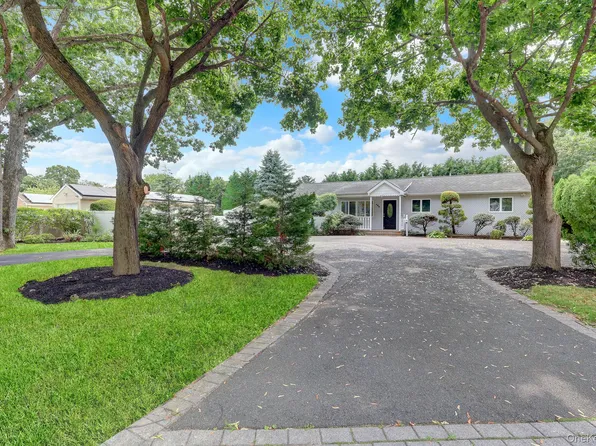 466 W 4th Street, West Islip, NY 11795
