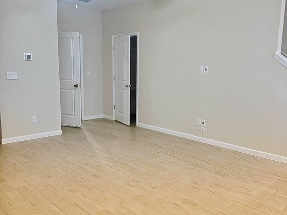 3rd image of 395 Rosemont Dr