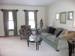 893 Edgewood Dr, Sugar Grove, IL 60554