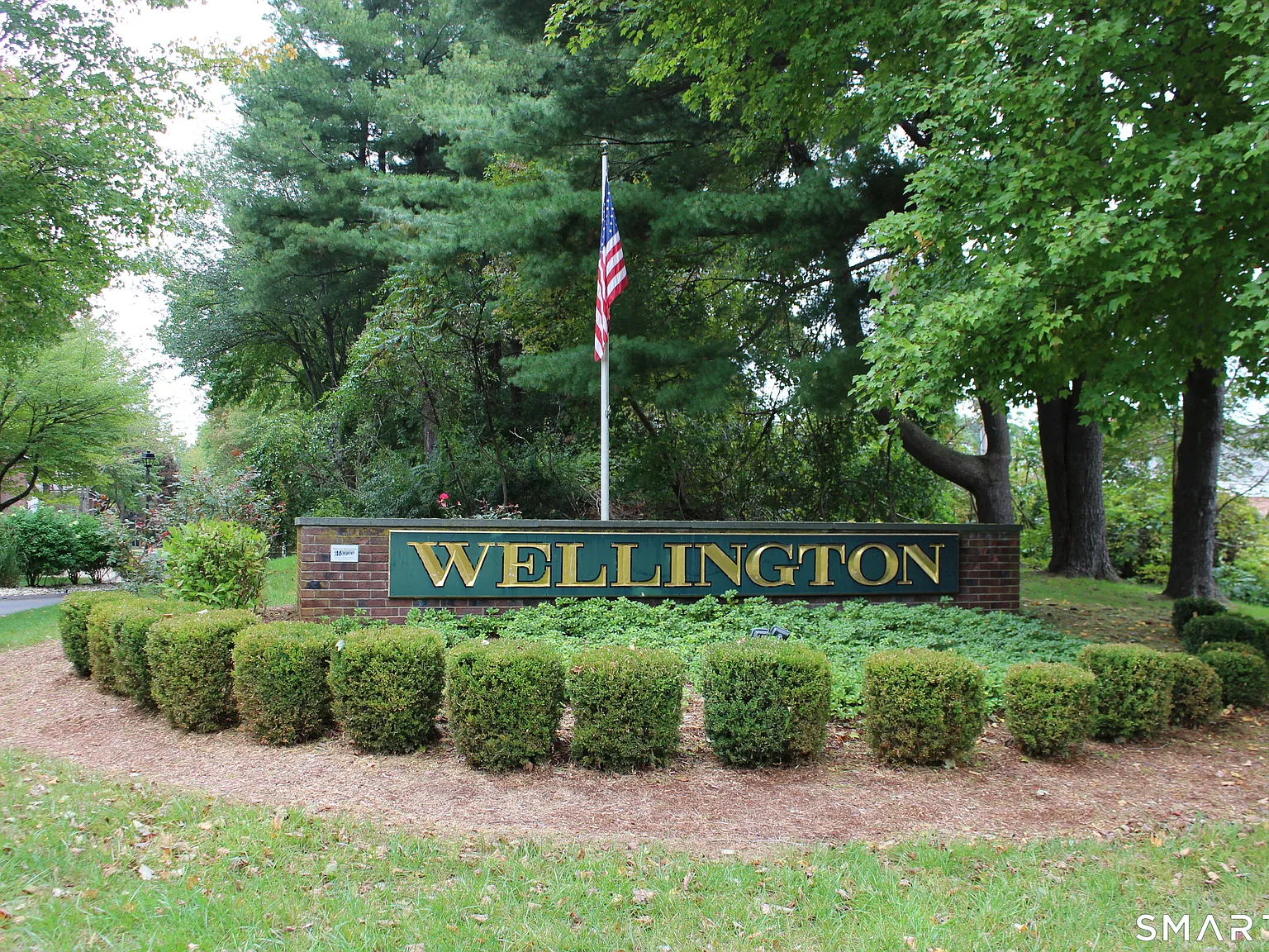 2 bed, 1.0 bath, 887 sqft, $1,900 — Photo 1