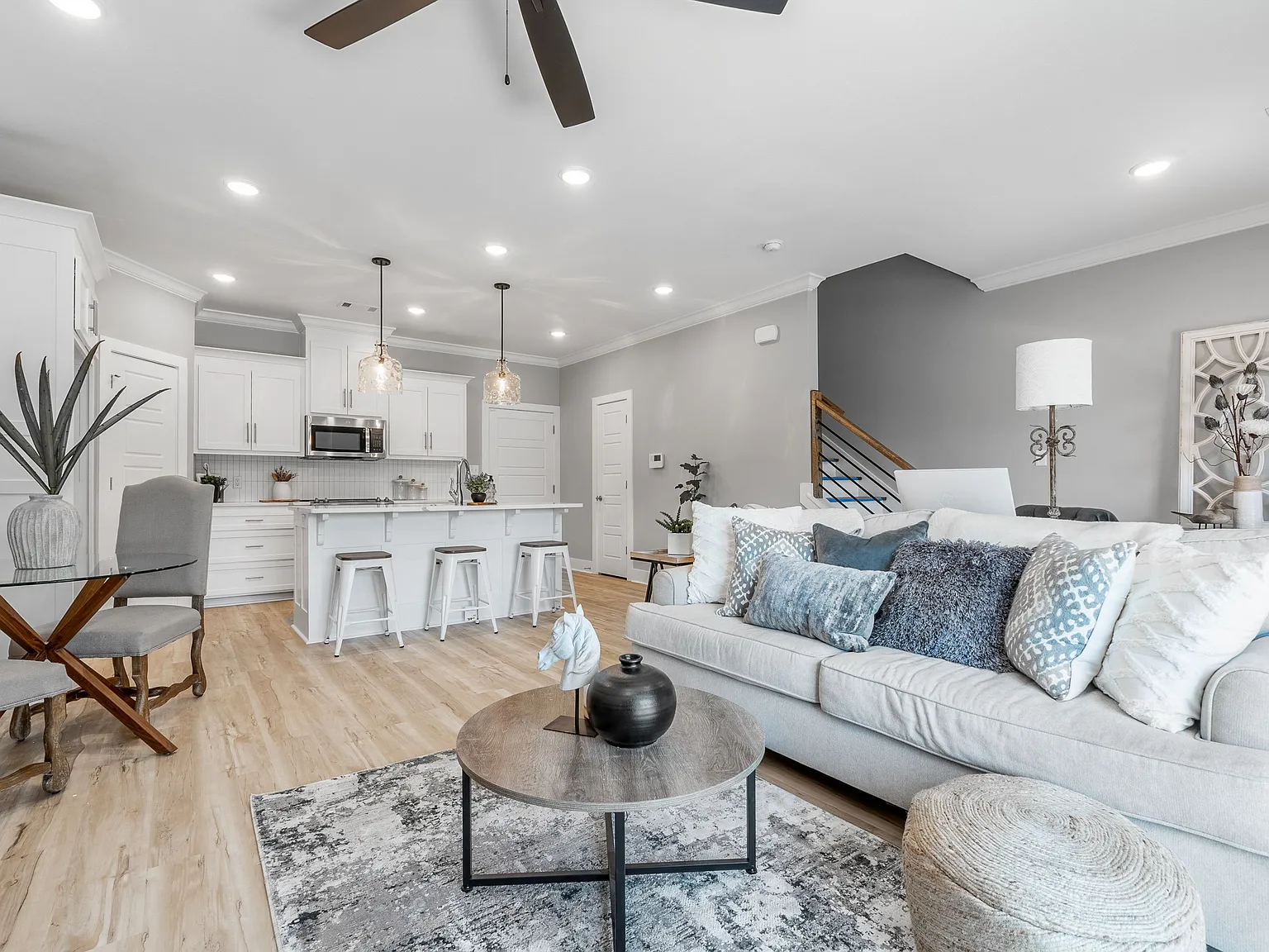 3 bed, 2.5 bath, 1700 sqft, $2,300 — Photo 4