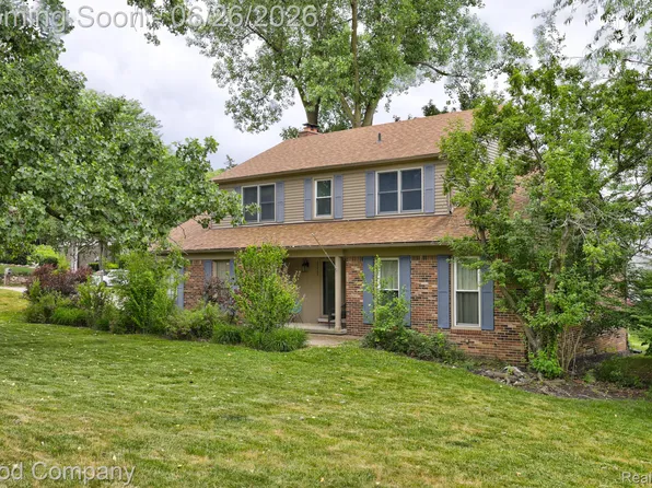 35868 Smithfield Ct, Farmington, MI 48335