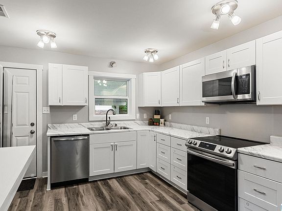 3rd image of 137 Wildoak Dr