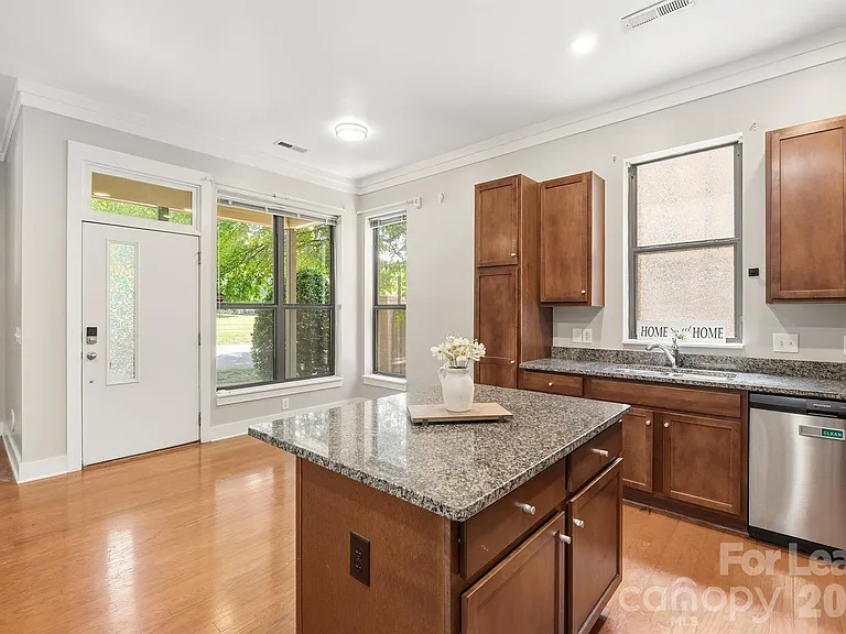 3435 Spencer St — Photo 10