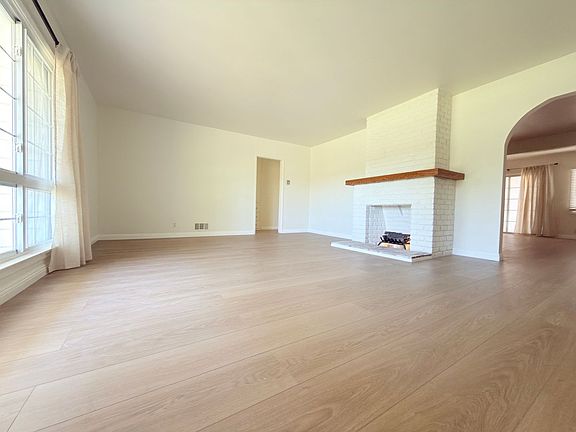 3rd image of 8821 Aqueduct Ave