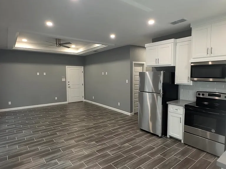 3008 W Driftwood St #1 — Photo 5