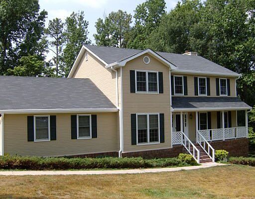 nice curb appeal, lot size