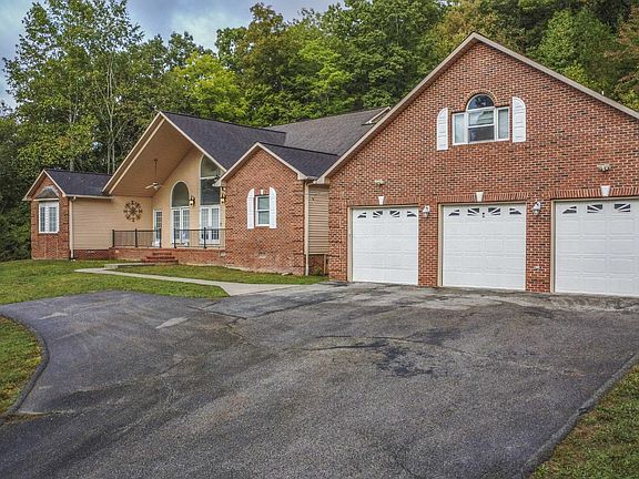 3rd image of 799 Twin Hills Ln