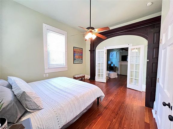 4th image of 2415 Columbus St