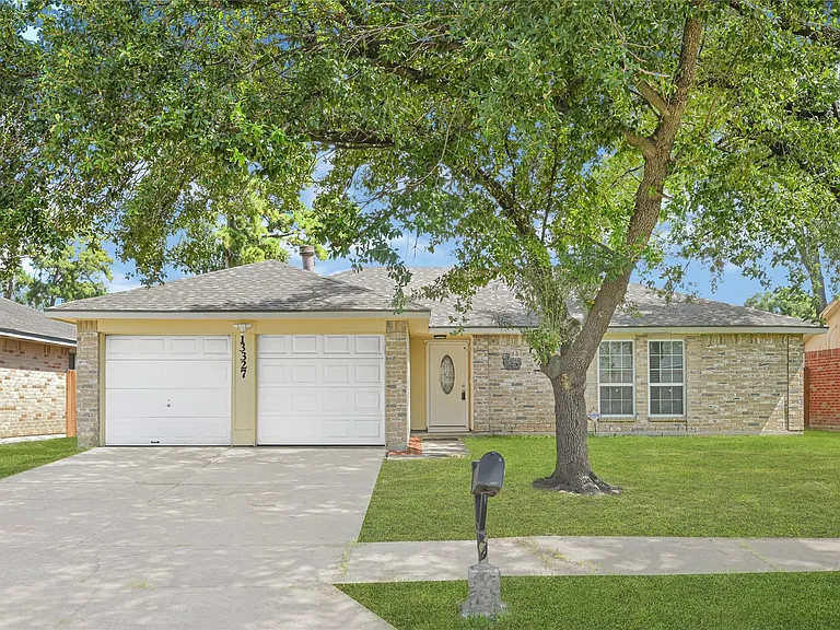 13327 N Thorntree Dr — Photo 2