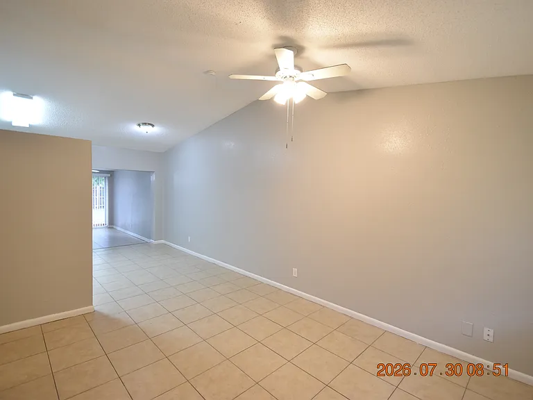 12203 N 9th St — Photo 3