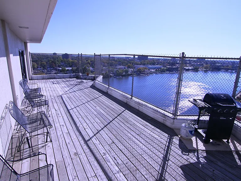 Skyrise Apartments — Photo 33