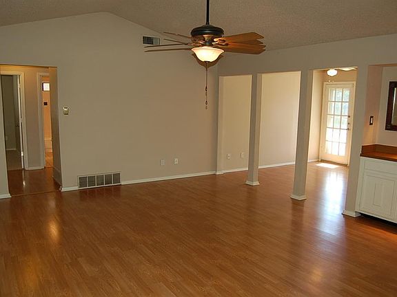5th image of 4905 Cliffwood Dr