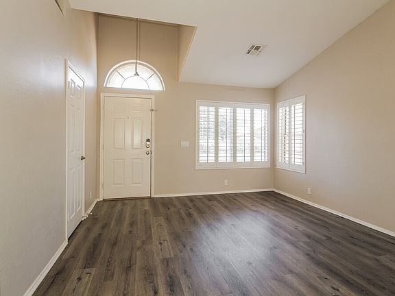 4th image of 2216 E Sherri Dr