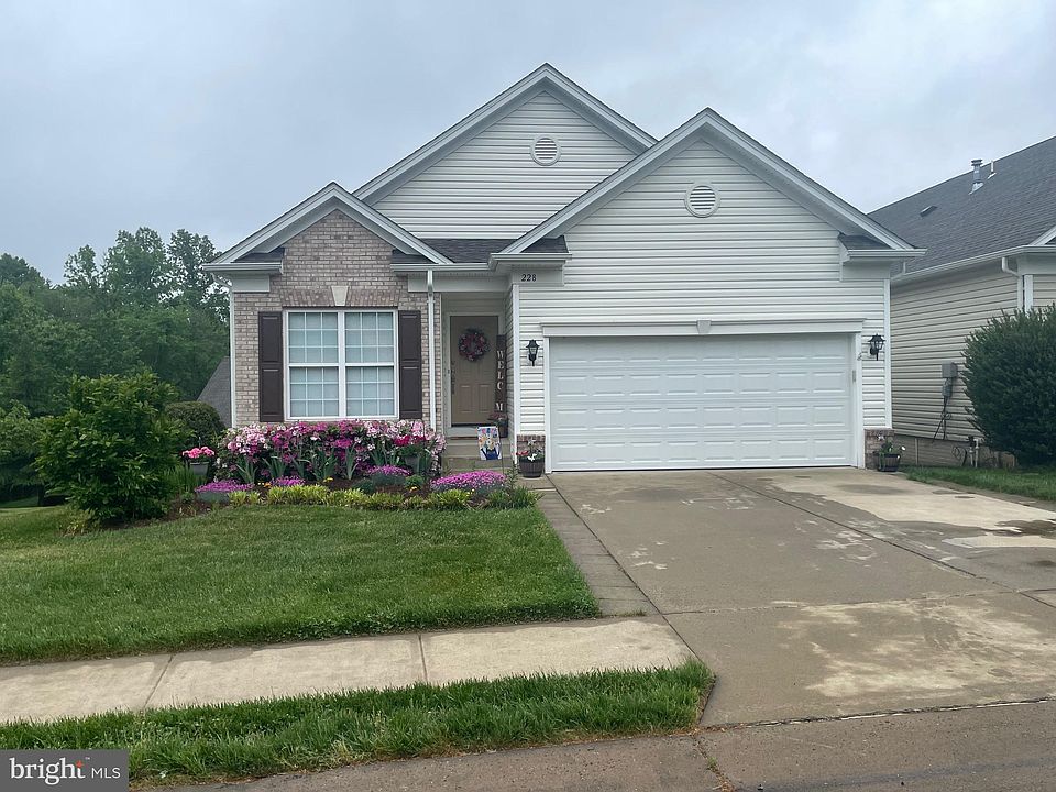 1st image of 228 Bridgewater Cir