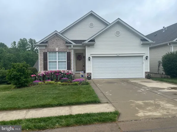 228 Bridgewater Cir, Fredericksburg, VA 22406