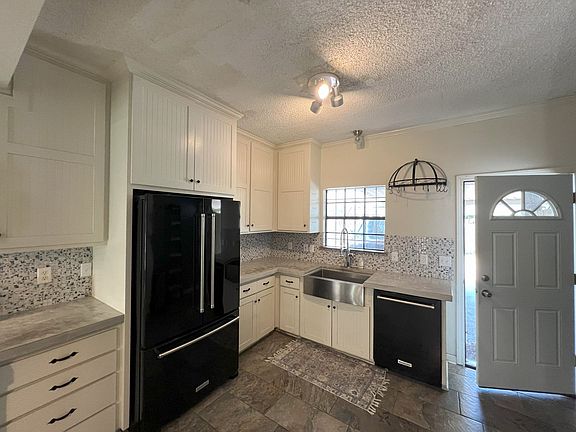 4th image of 268 Steele Blvd #272