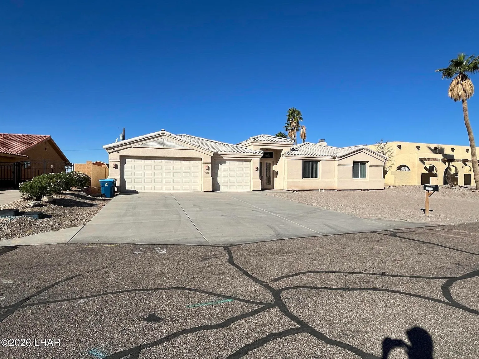 3 bed, 3.0 bath, 2710 sqft, $3,000 — Photo 2