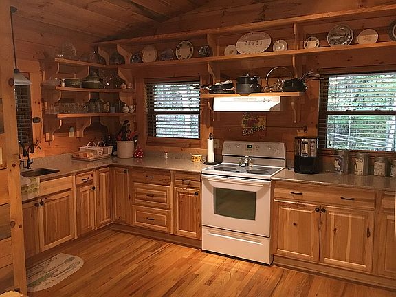 Hickory cabinets/Quartz ct