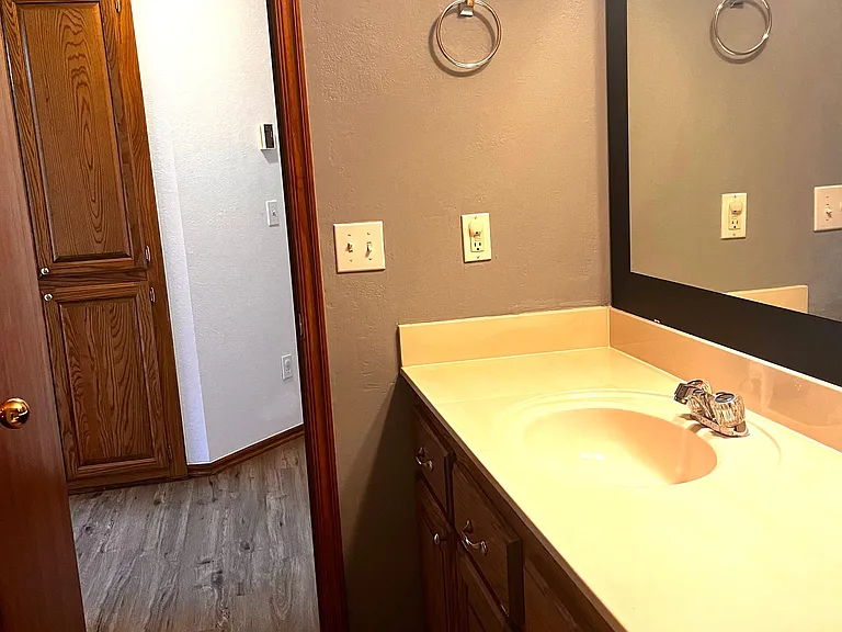715 E Forest Court Ln — Photo 16
