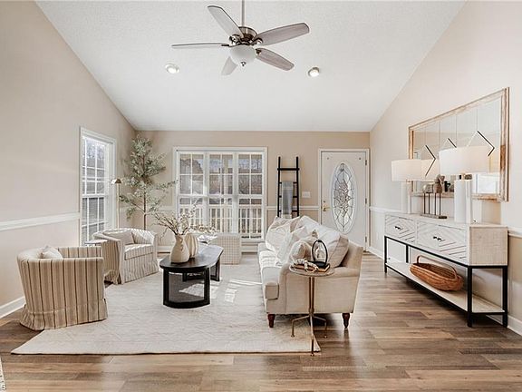 3rd image of 12 Shanda Ct
