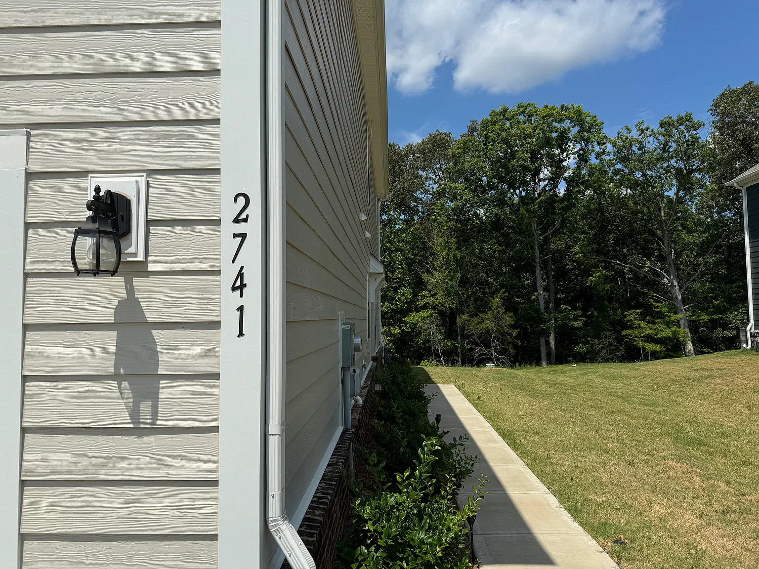 2741 Aubrey St — Photo 3