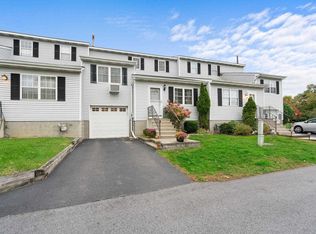 7 Sycamore Ct, Fishkill, NY 12524