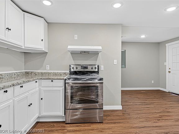 4th image of 2910 Virginia Ave