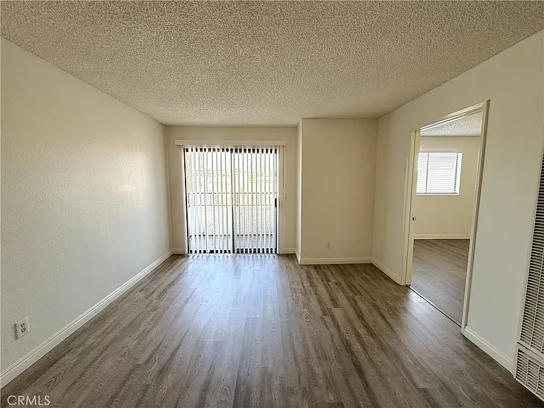 1212 Gladys Ave #303 — Photo 4