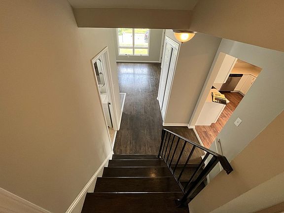 4th image of 27 E 158th Pl