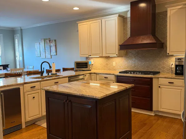 34 Whitehall, Bristol, TN 37620
